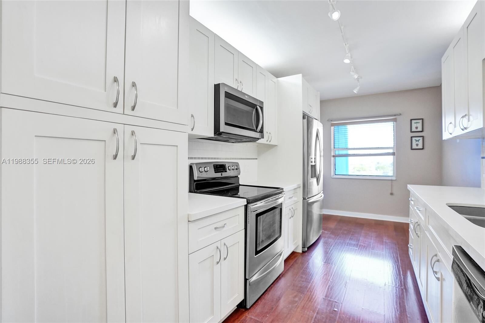 Property Photo:  4001 Hillcrest Dr 817  FL 33021 