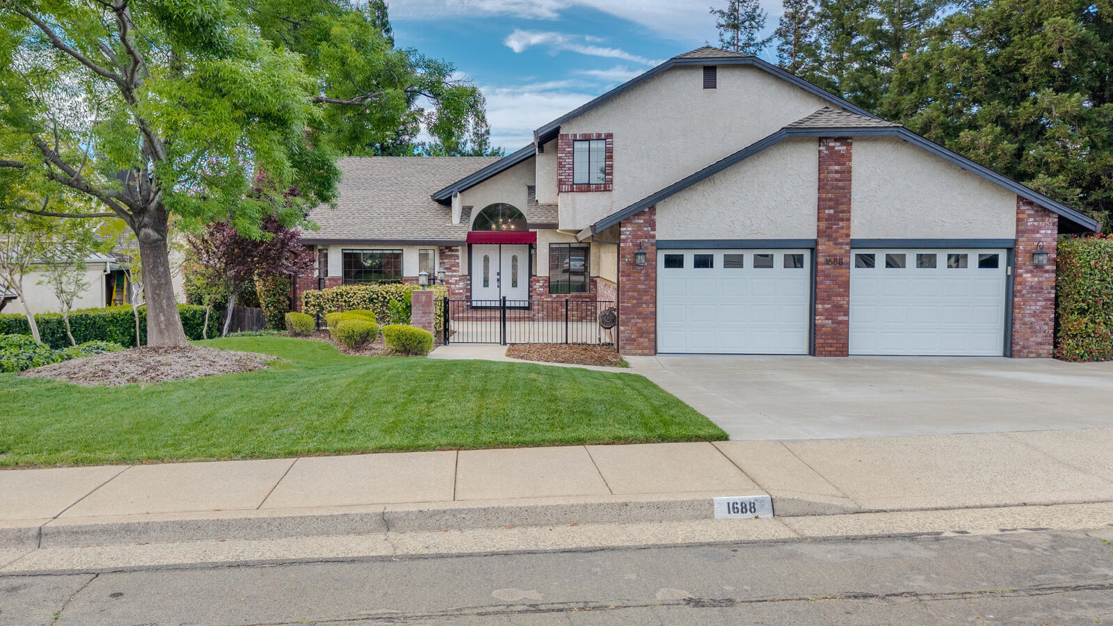 Property Photo: 1688 El Capitan Drive CA 96001