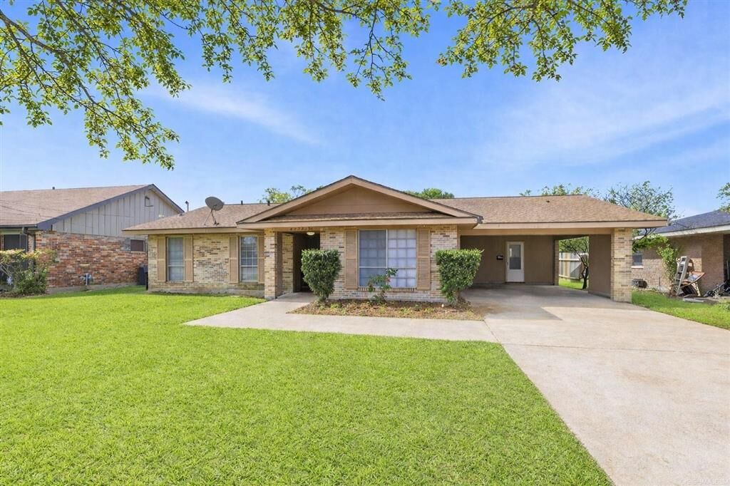 Property Photo:  2330 17th Street  LA 70601 