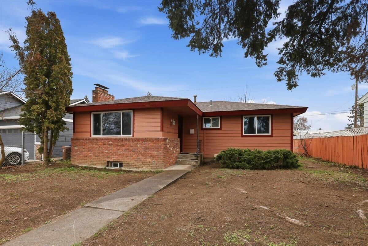 Property Photo:  5616 N Lincoln St  WA 99205 