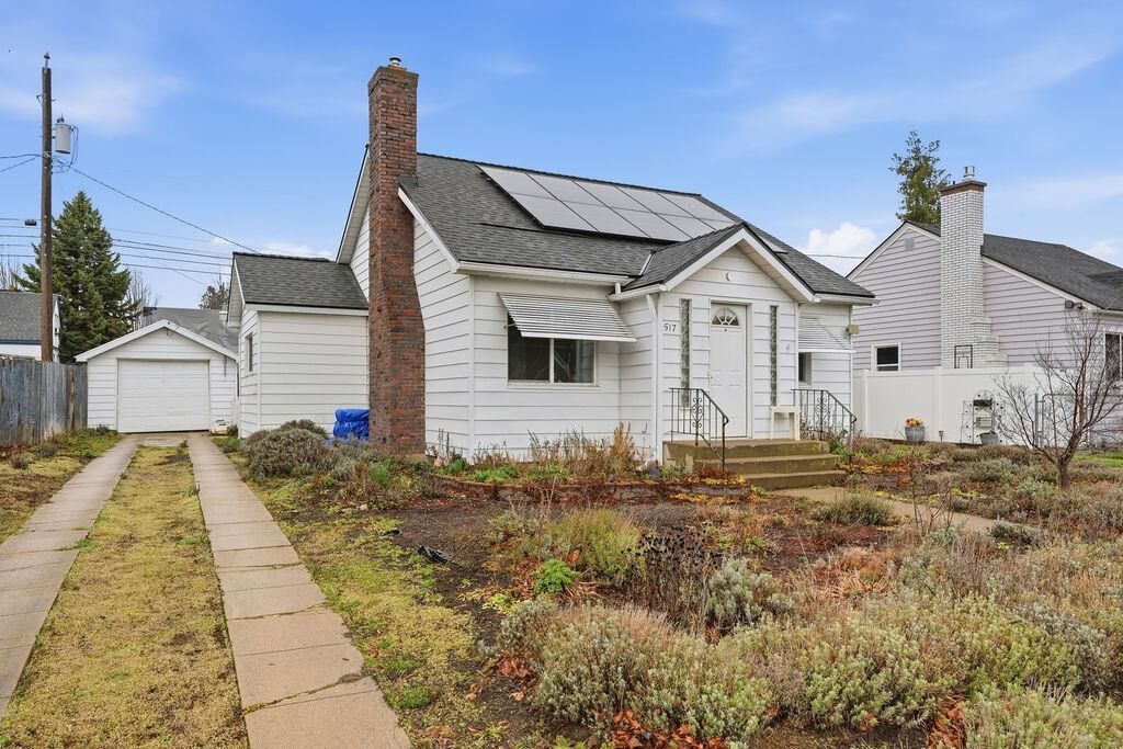 Property Photo:  517 E Hoffman Ave  WA 99207 