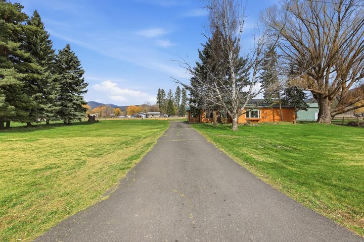 Property Photo: 2239 Spence Rd WA 99109