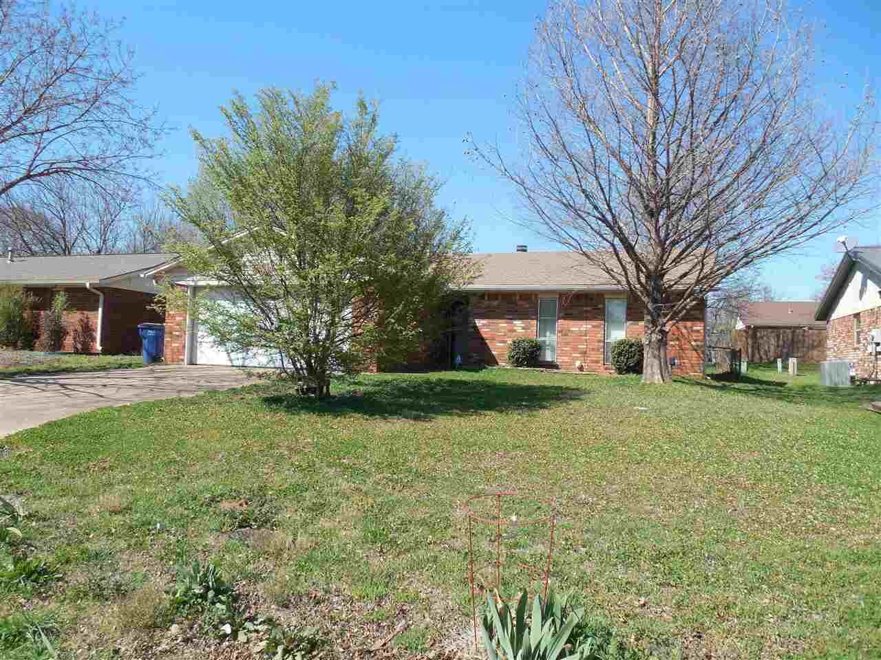 Property Photo: 1000 E Franklin Avenue OK 74075