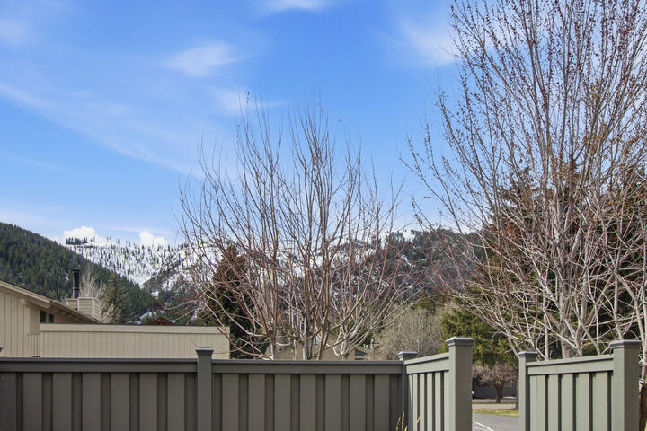 Property Photo:  280 S 3rd Ave 13  ID 83340 