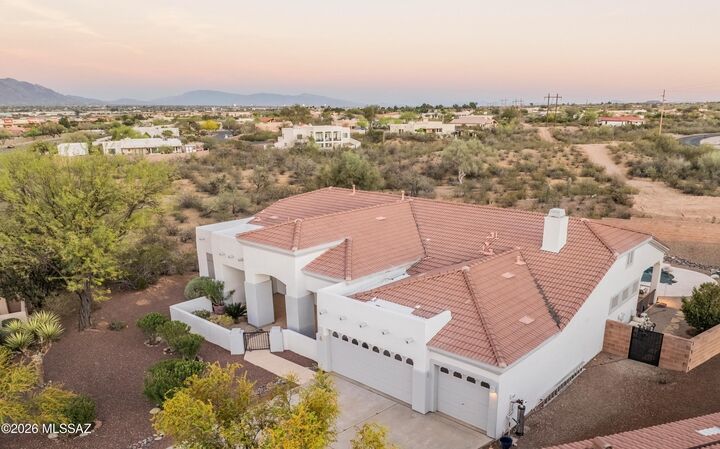 Property Photo:  7905 N Placita Murrieta  AZ 85743 