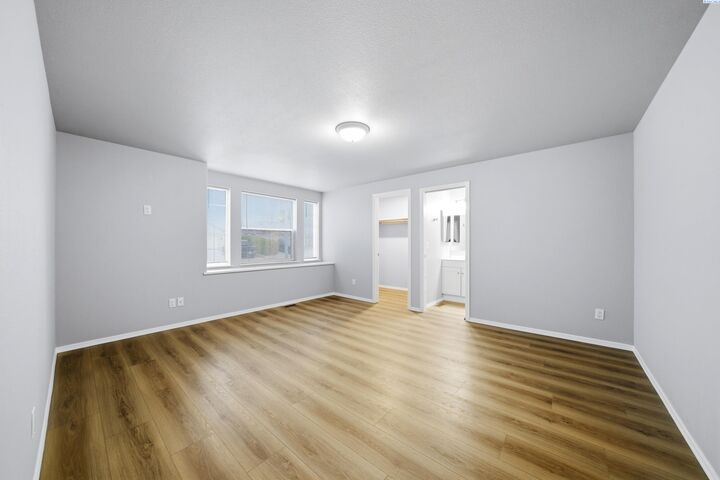 Property Photo: 8536 W Canyon Ave WA 99336