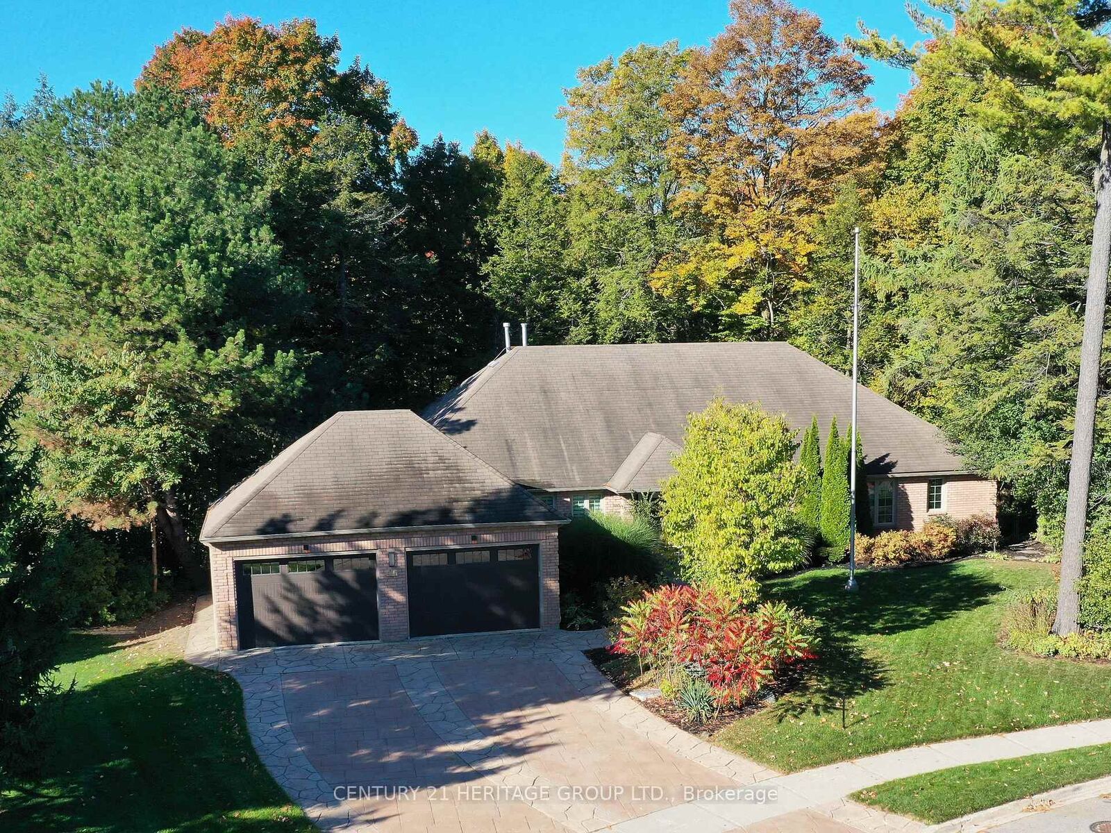 Property Photo: 46 Pineneedle Drive ON L4G 4Y6