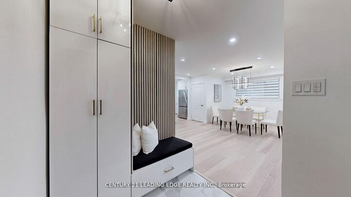 Property Photo: 3070 O'Hagan Drive ON L5C 2C5