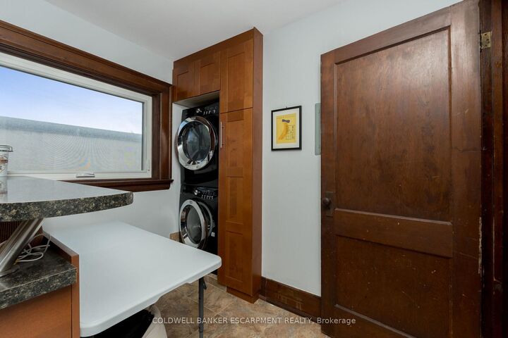 Property Photo:  20 Mill Street E A  ON L7J 1G9 