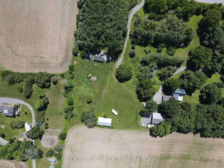 Property Photo:  202 Highfield Crescent  ON K7C 3P2 