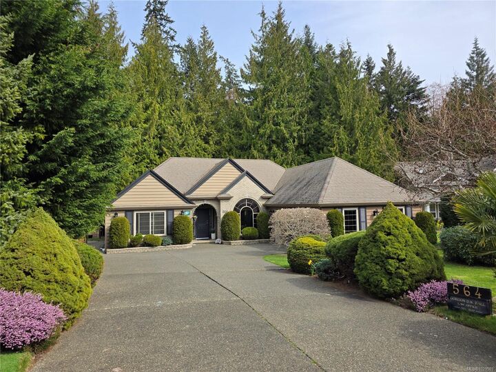 564 Hazelwood Pl — photo 1