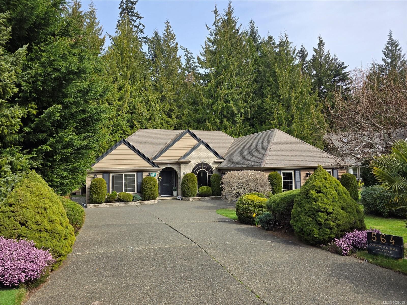 Property Photo: 564 Hazelwood Pl BC V9K 1A1