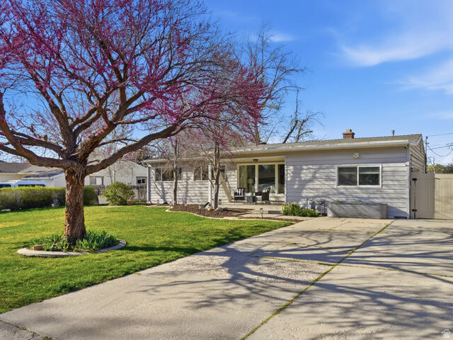 Property Photo: 1691 E Fieldcrest Ln UT 84117