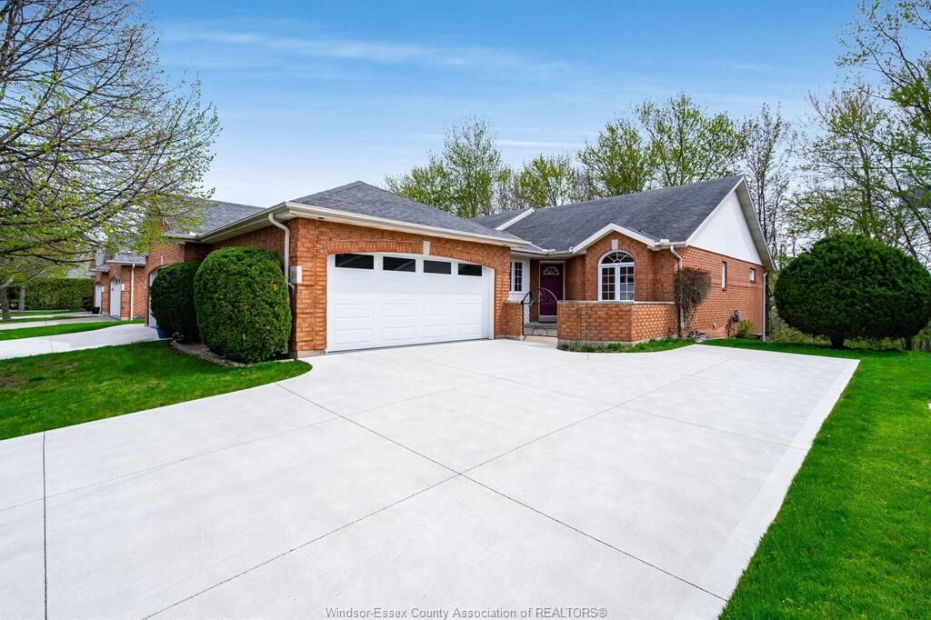 Property Photo:  137 Division Street North 10  ON N9Y 1E3 