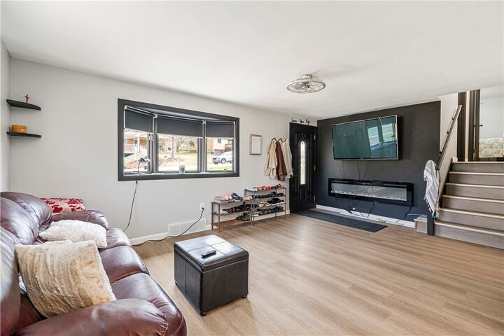 Property Photo: 115 Rene Dr PA 15116