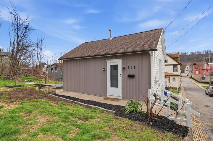 Property Photo:  618 8th Ave  PA 15066 