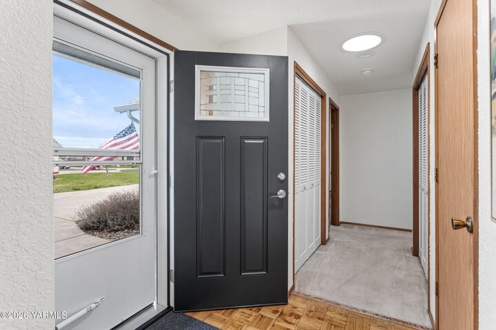 Property Photo:  7505 Olmstead Ct  WA 98908 