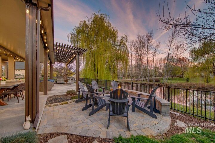 Property Photo: 1013 E Rivers End Drive ID 83616-0000