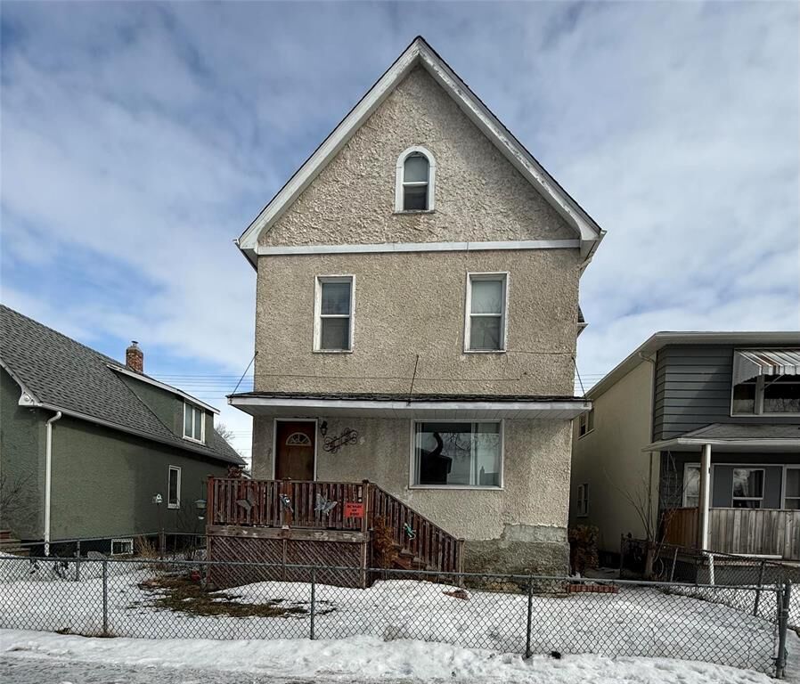 Property Photo:  413 Boyd Avenue  MB R2W 1P5 