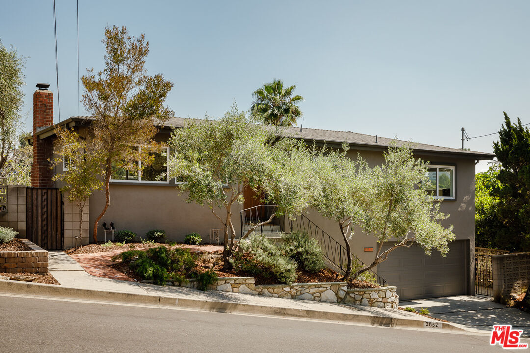 Property Photo:  2652 Range Rd  CA 90065 