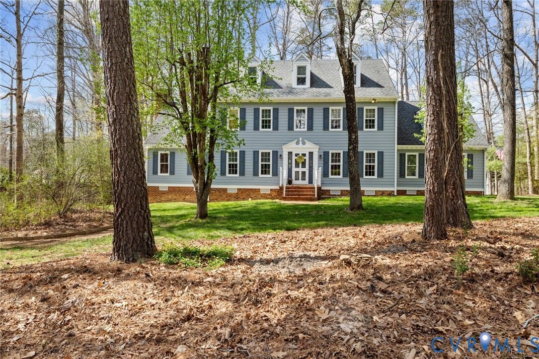 Property Photo: 405 Hickory Drive VA 23103