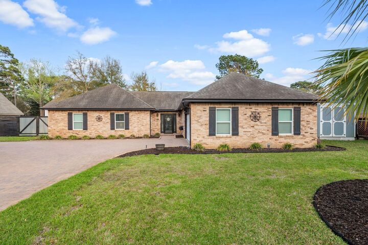 Property Photo: 11 Hampton Circle FL 32578