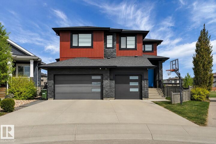 136 Kirpatrick Crescent — photo 1