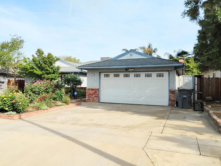 Property Photo:  976 E Minarets Avenue  CA 93720 