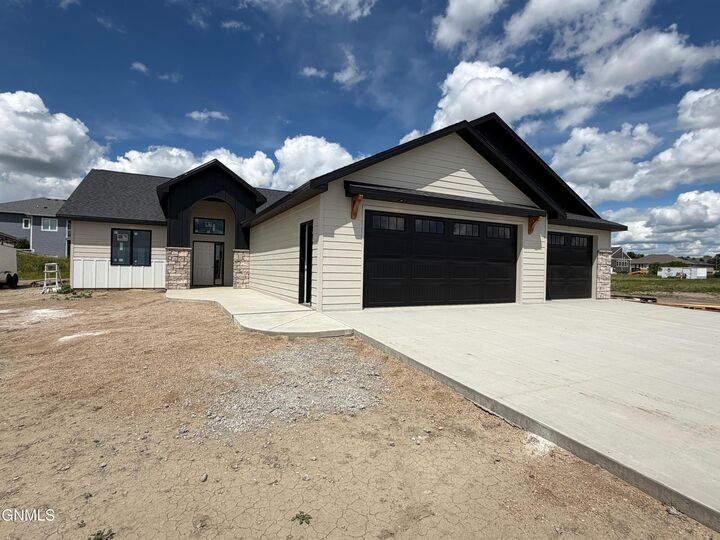 Property Photo:  4420 Marsh Hawk Drive  ND 58503 