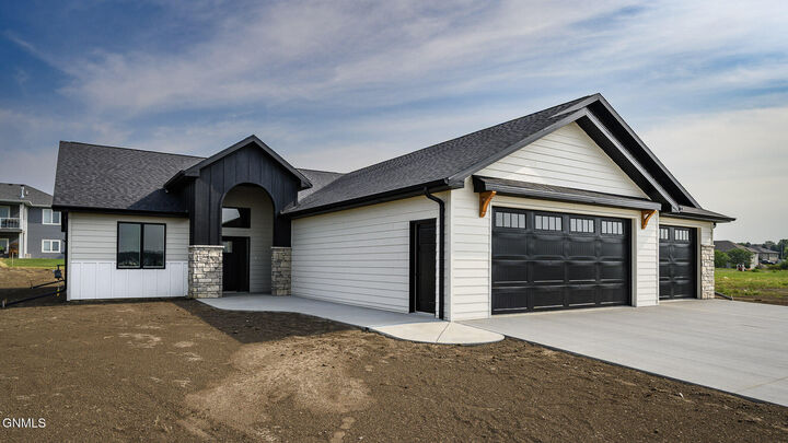 Property Photo:  4420 Marsh Hawk Drive  ND 58503 