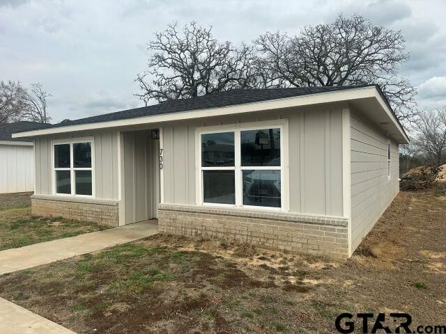 Property Photo: 730 N Sanders TX 75964