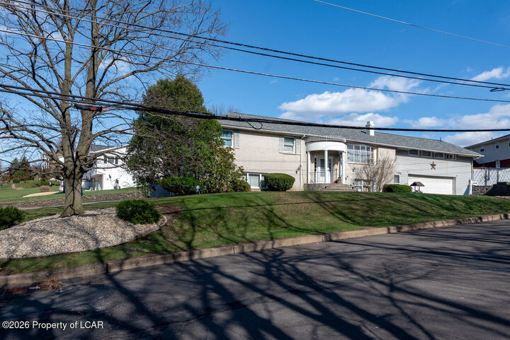 Property Photo: 7 Kings Road PA 18706