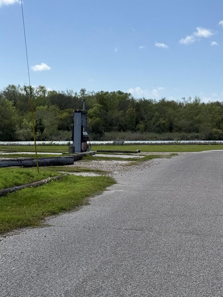 Property Photo:  01 W Bayshore Road  TX 77514 