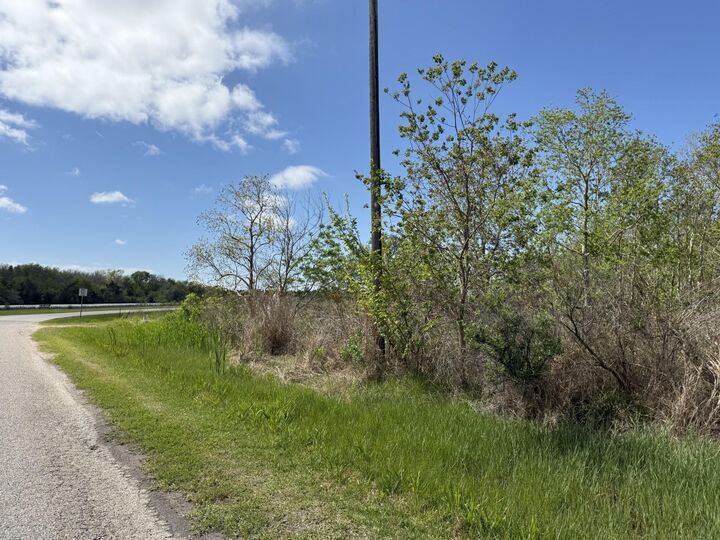 Property Photo: 01 W Bayshore Road TX 77514