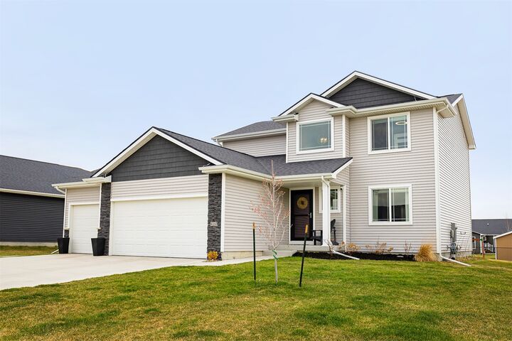 Property Photo:  410 Westwood Drive  IA 50124 