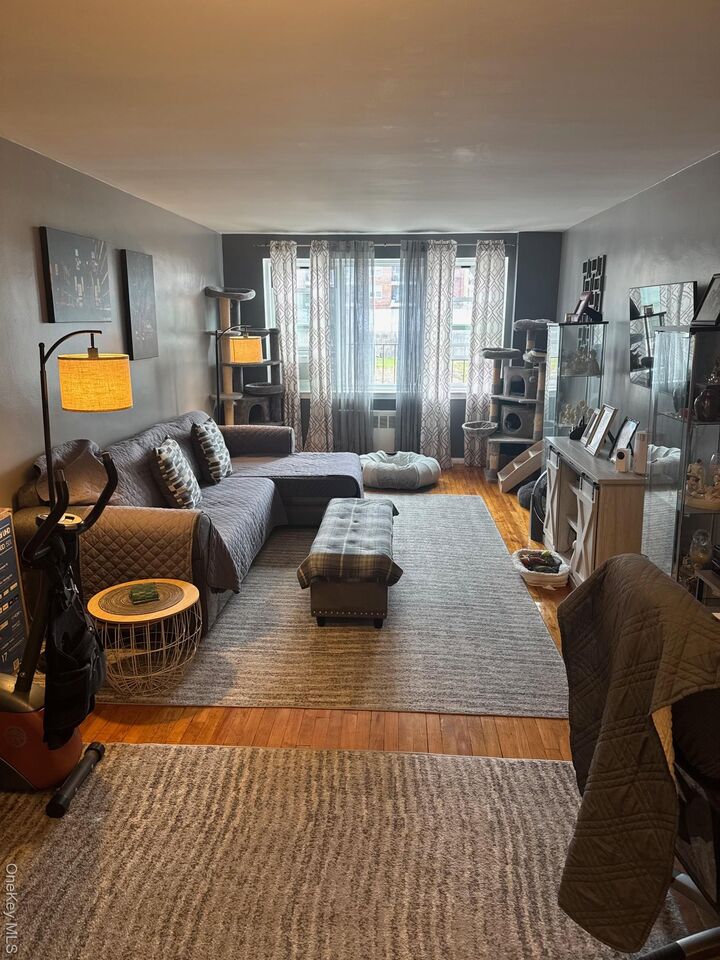 Property Photo:  279 North Broadway Street 7E  NY 10701 