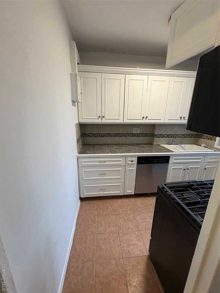 Property Photo: 1705 Purdy Street 7H NY 10462