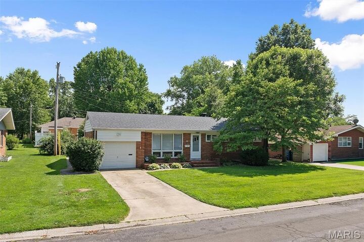 Property Photo: 628 Roanoke Drive IL 62025