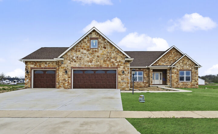 Property Photo:  3020 Beringer Circle  IL 61802 