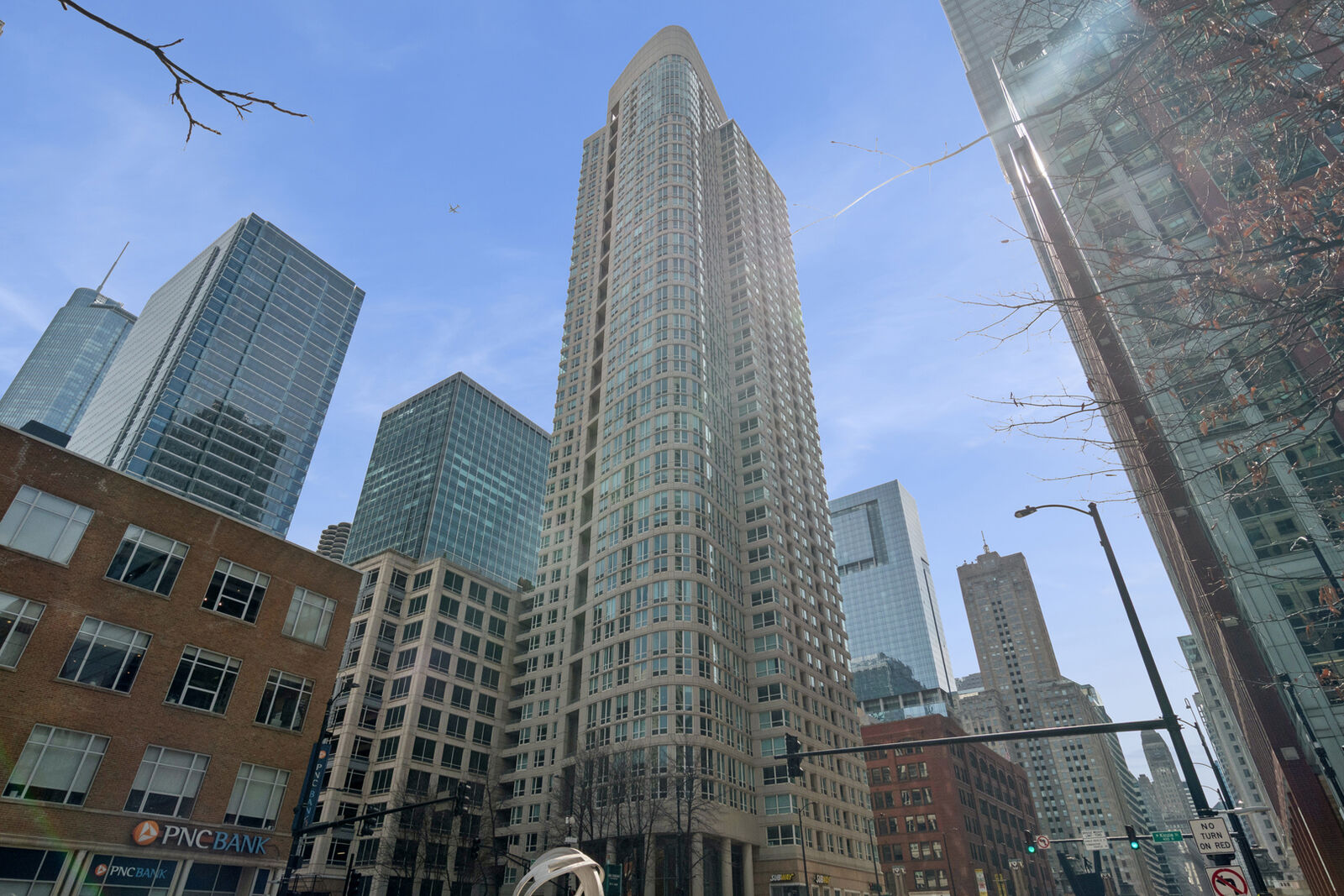 Property Photo:  345 N La Salle Drive 1706  IL 60654 