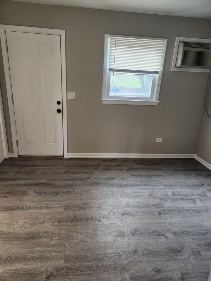 Property Photo:  1340 N Main Street A8  IL 60187 