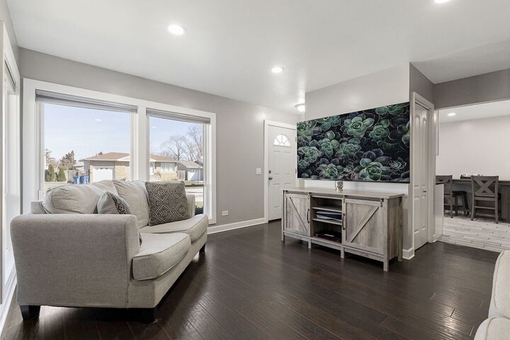 Property Photo:  701 W Lake Park Drive  IL 60101 