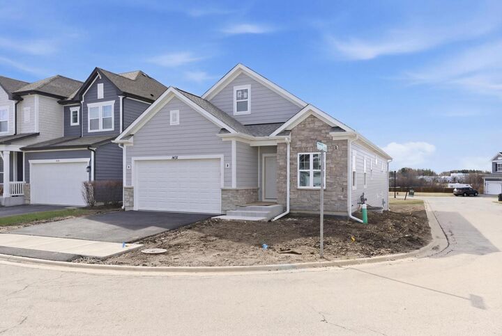 Property Photo: 1431 Somerset Place IL 60010