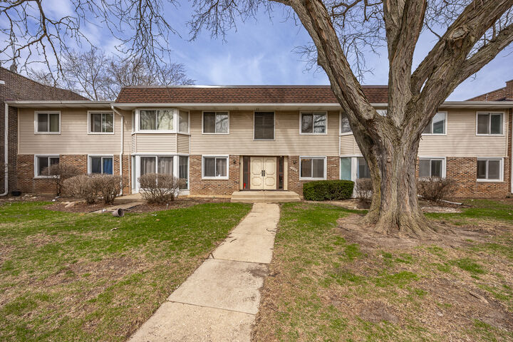 Property Photo:  3008 Roberts Drive 1  IL 60517 