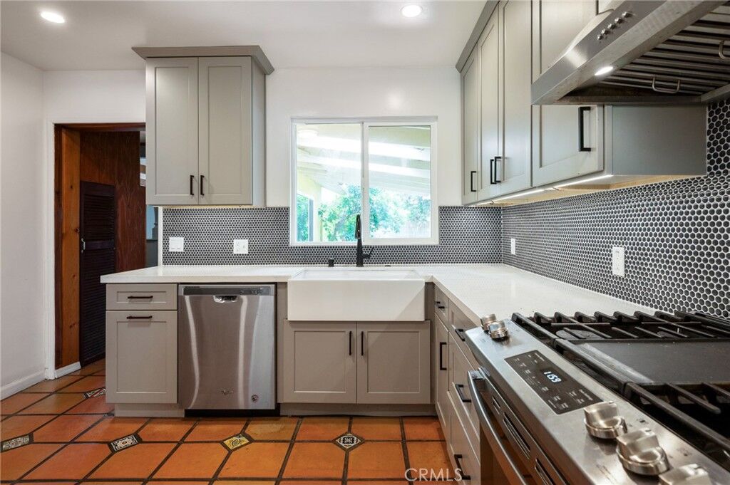 Property Photo:  2722 W 146th  CA 90249 