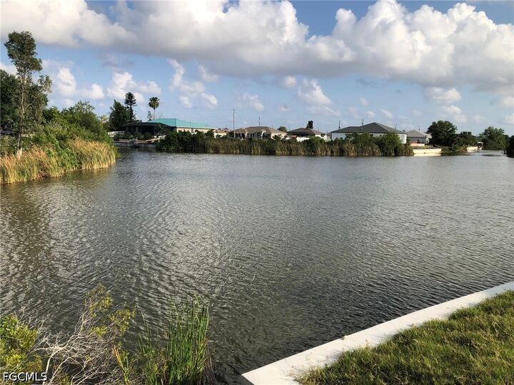 Property Photo:  27 SW 14th Avenue  FL 33991 