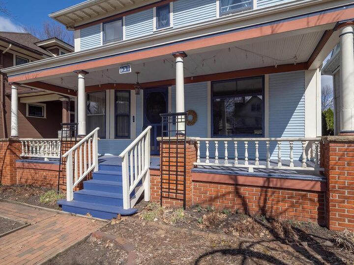 Property Photo:  937 Laurel Avenue  MN 55104 