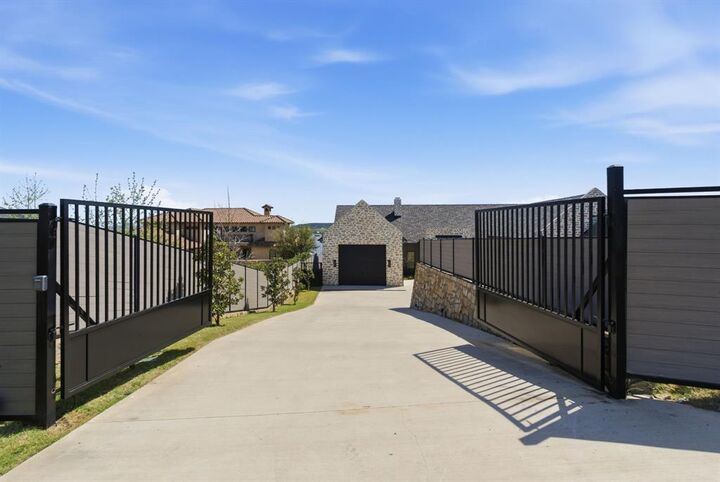 Property Photo:  5405 Edgewater Drive  TX 76450 