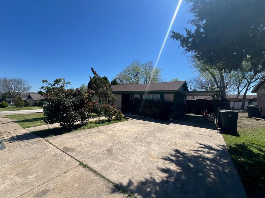 Property Photo:  1126 Hickory Trail  TX 75040 