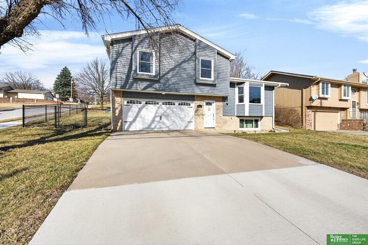 Property Photo:  826 Lincoln Avenue  NE 68048 